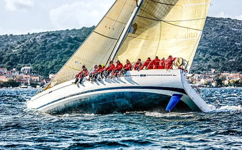 极限跃空：年度极限运动赛事跳水比赛中的顶尖技巧与挑战